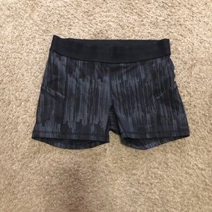 lululemon athletica Women's Black Patterned Athletic Shorts Size 8 NWOT